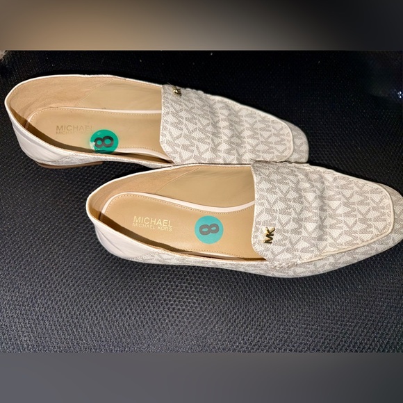 Michael Kors Women's Cream Loafers - Picture 6 of 7